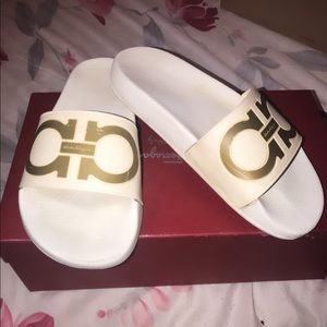 FERRAGAMO SLIDES